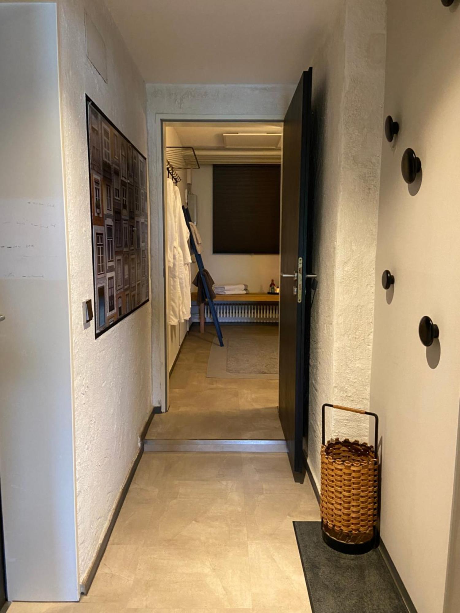 Exklusiver Souterrain - Zentral, Ruhig Mit Grosser Terrasse, Bergblick Und Privaten Sauna Zzgl Apartment *